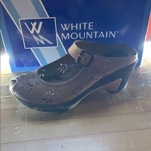 White mountain heels size 6 women